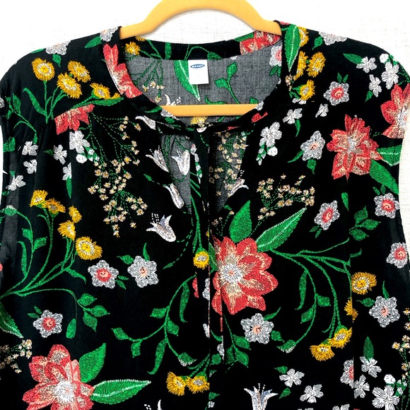 Old Navy women’s floral sleeveless black top, size L.Pit to pit 22”.New w/o tags - Picture 4 of 10